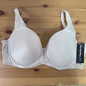 Wonderbra Plus | Underwire Bra with Embroidery & Satin Detail | Size 42D